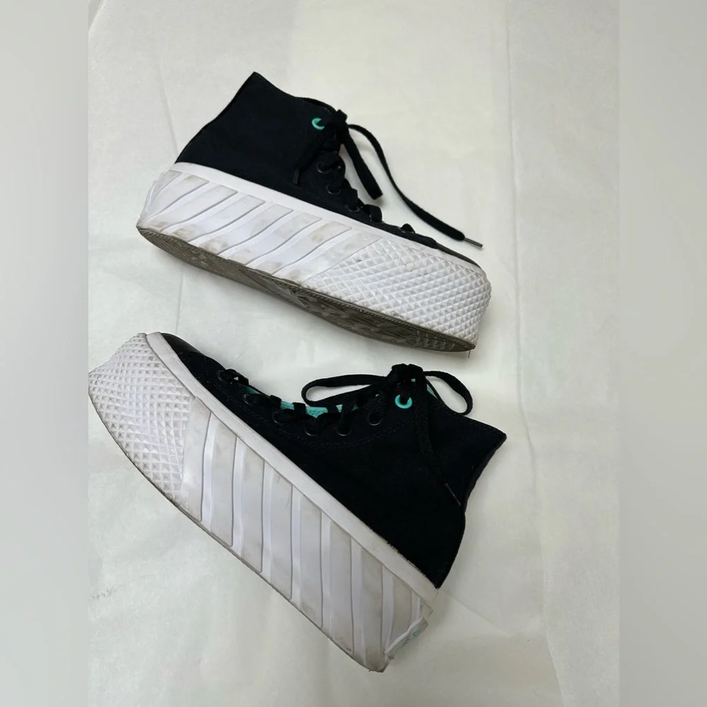 Converse chuck lift